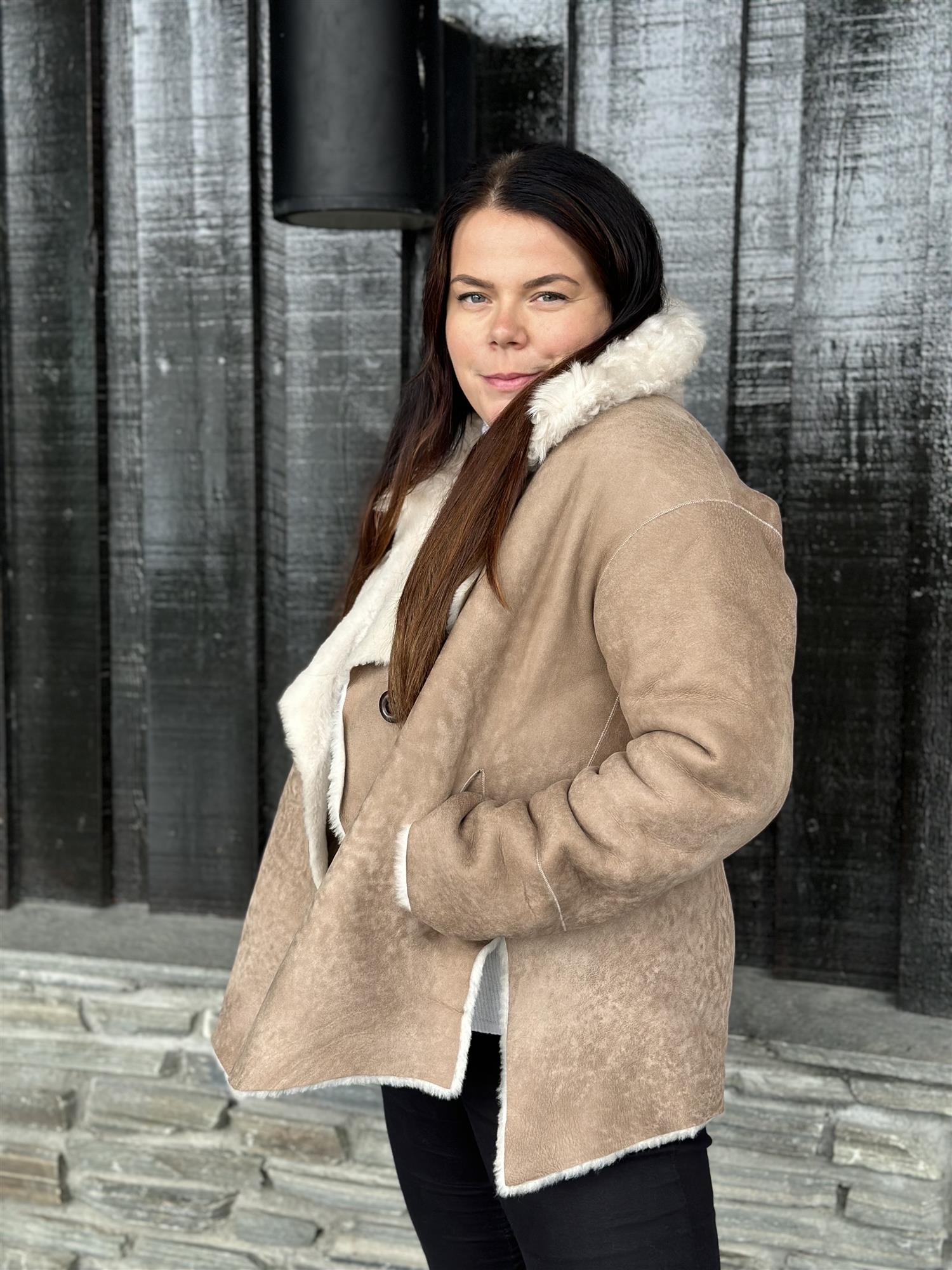 Mouton/tigrado lammeskinnsjakke