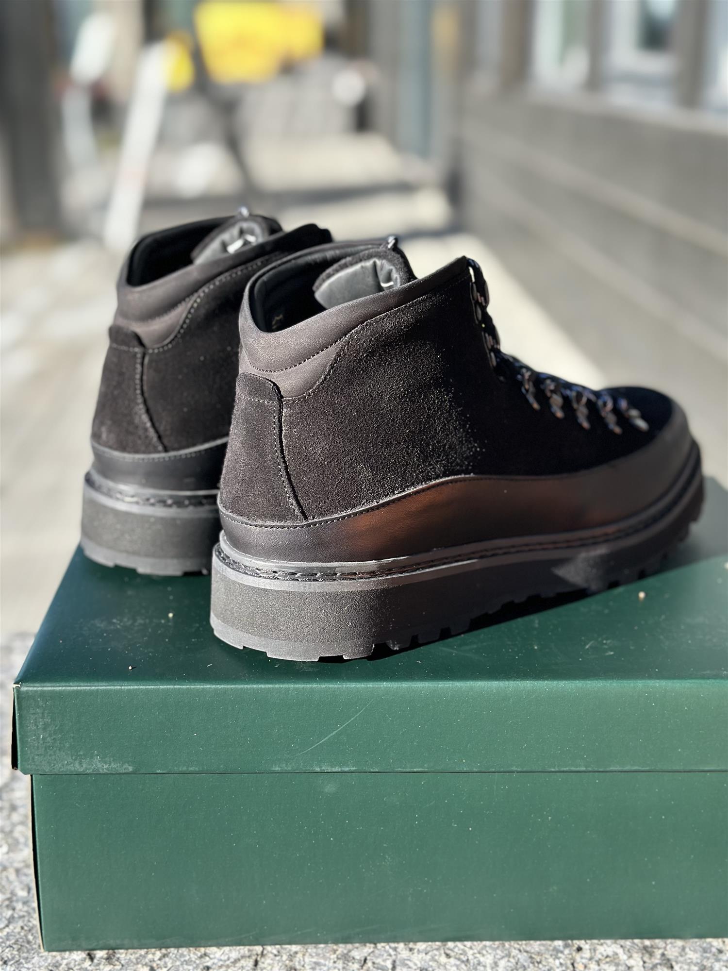 Hiking core cap suede