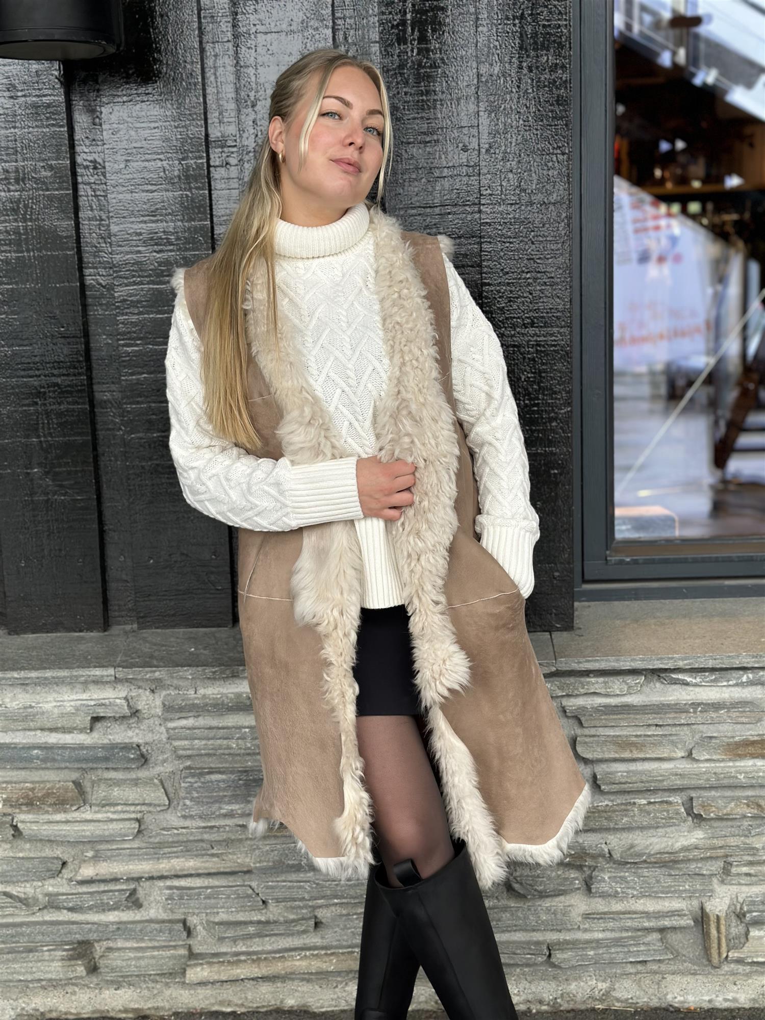 Tigrado lammeskinnsvest 85cm