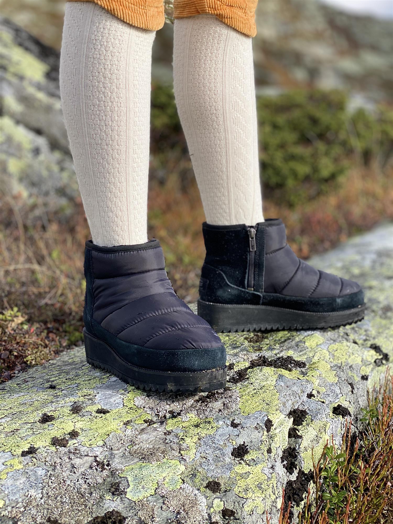 Note wool cable knee high