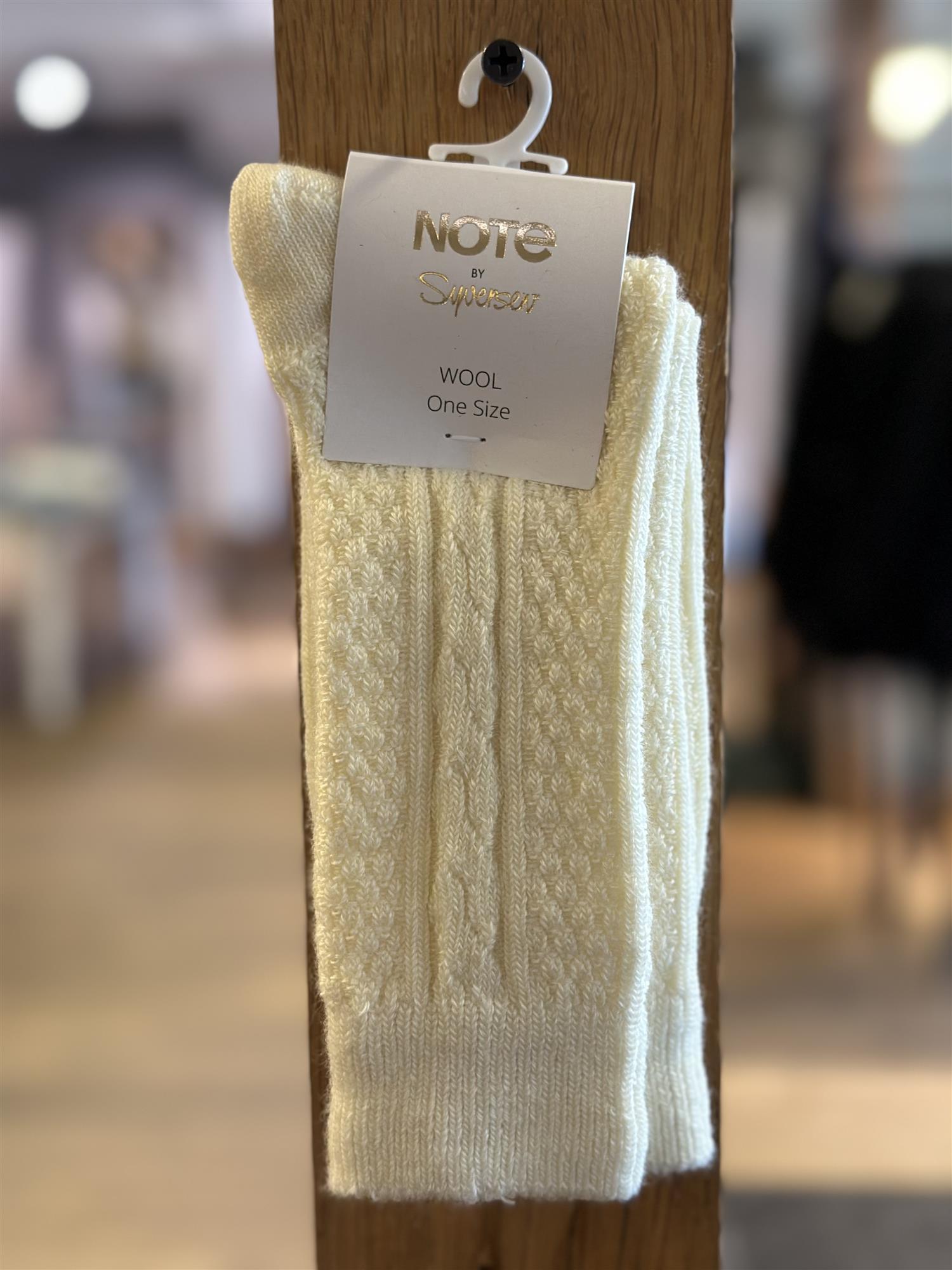 Note wool cable lower sock