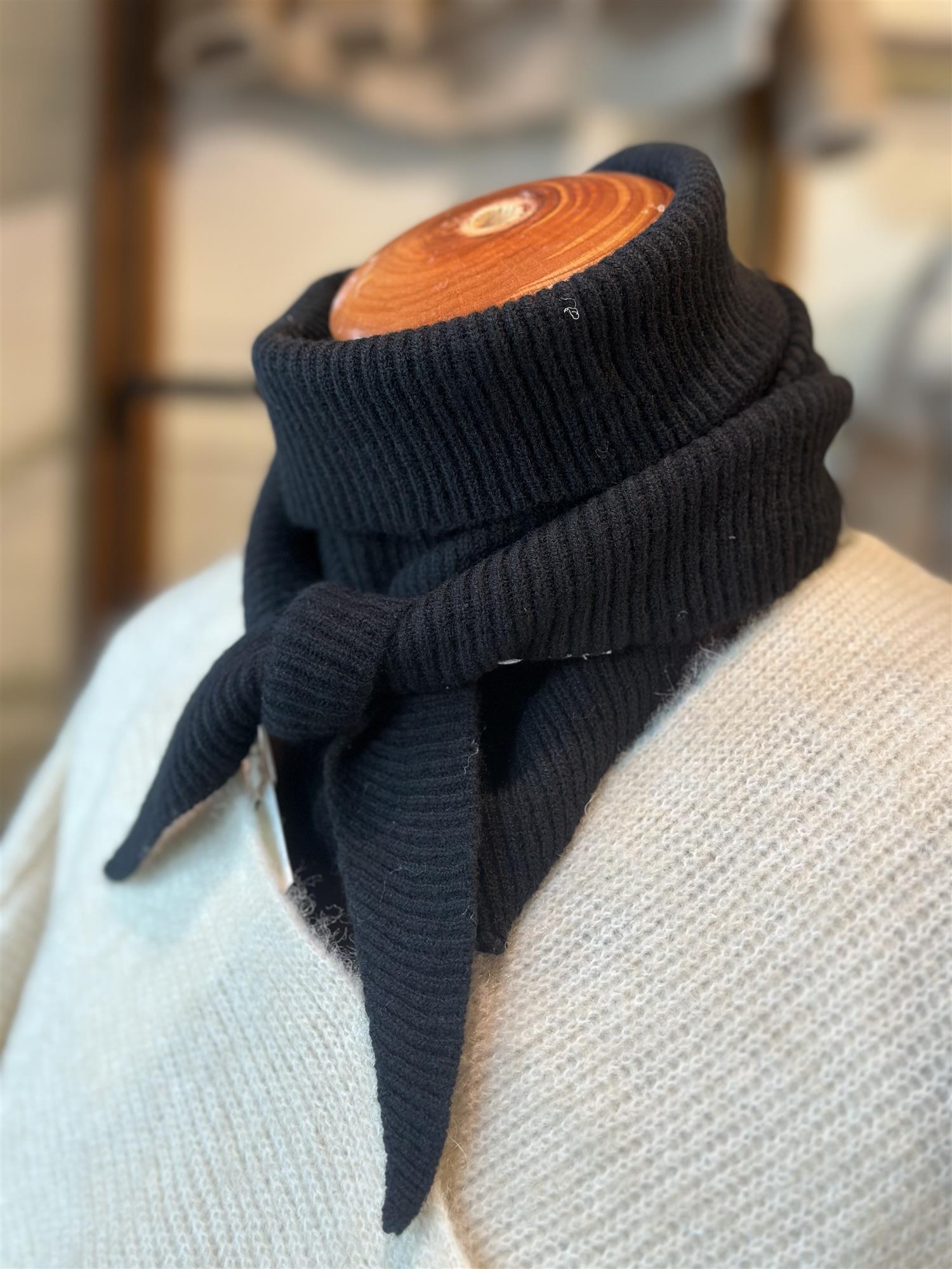 MSCHLowee Icon scarf