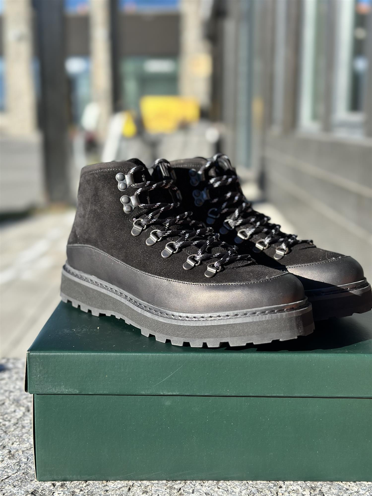 Hiking core cap suede