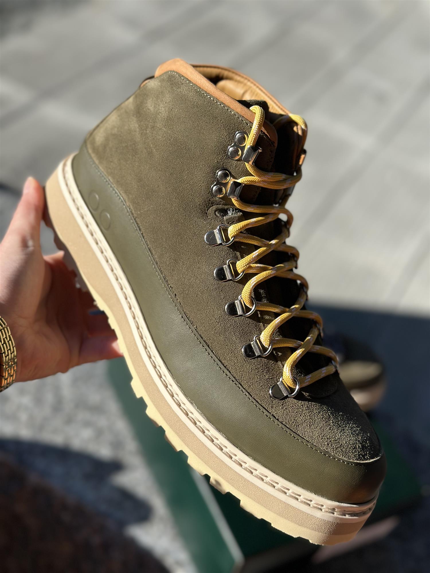 Hiking core cap suede