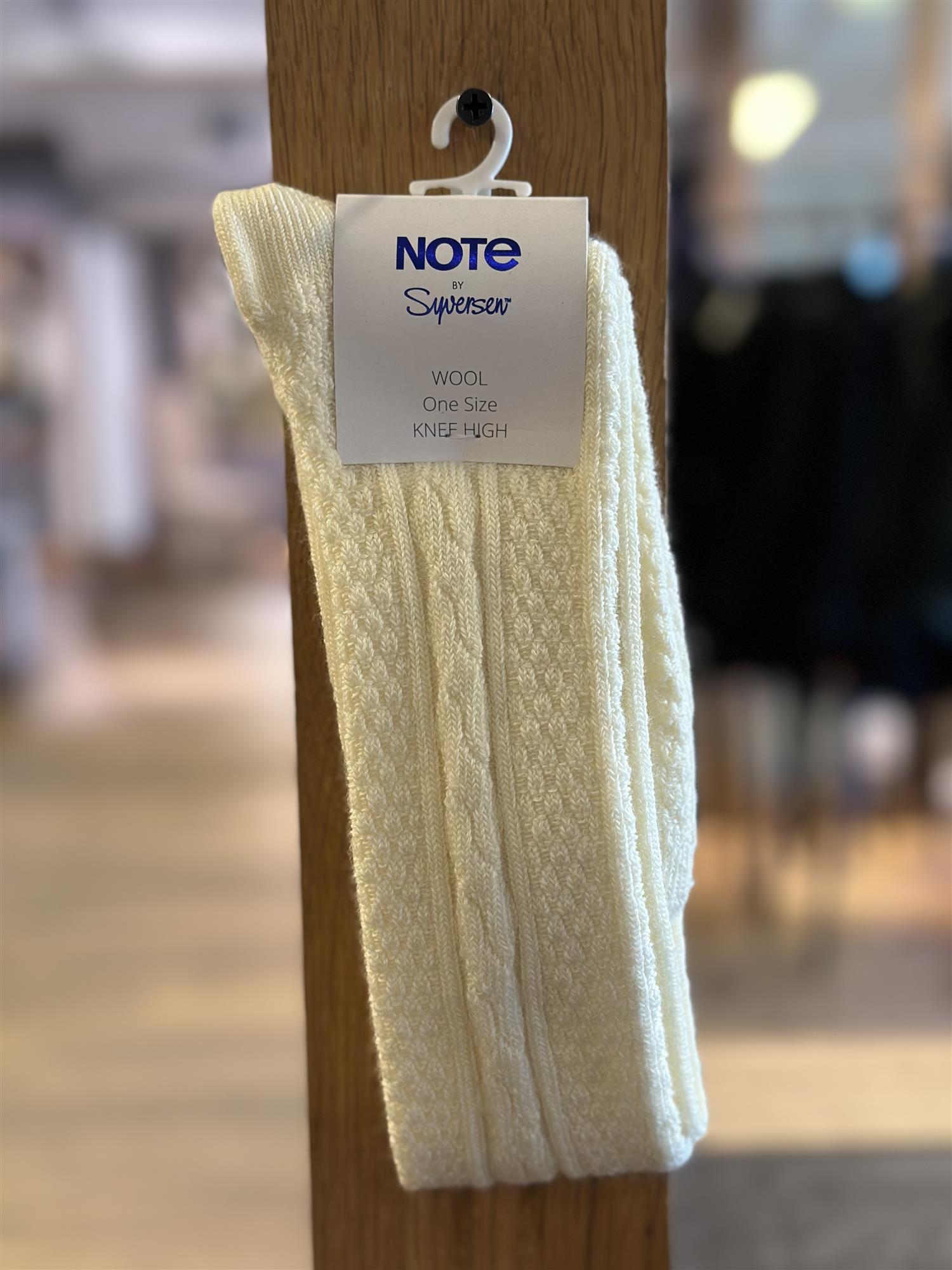 Note wool cable knee high