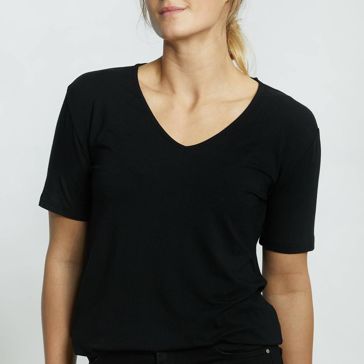 Lisa V-Neck, svart