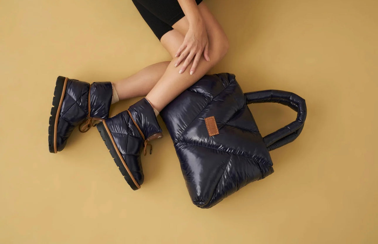 Shiny navy pillow boots