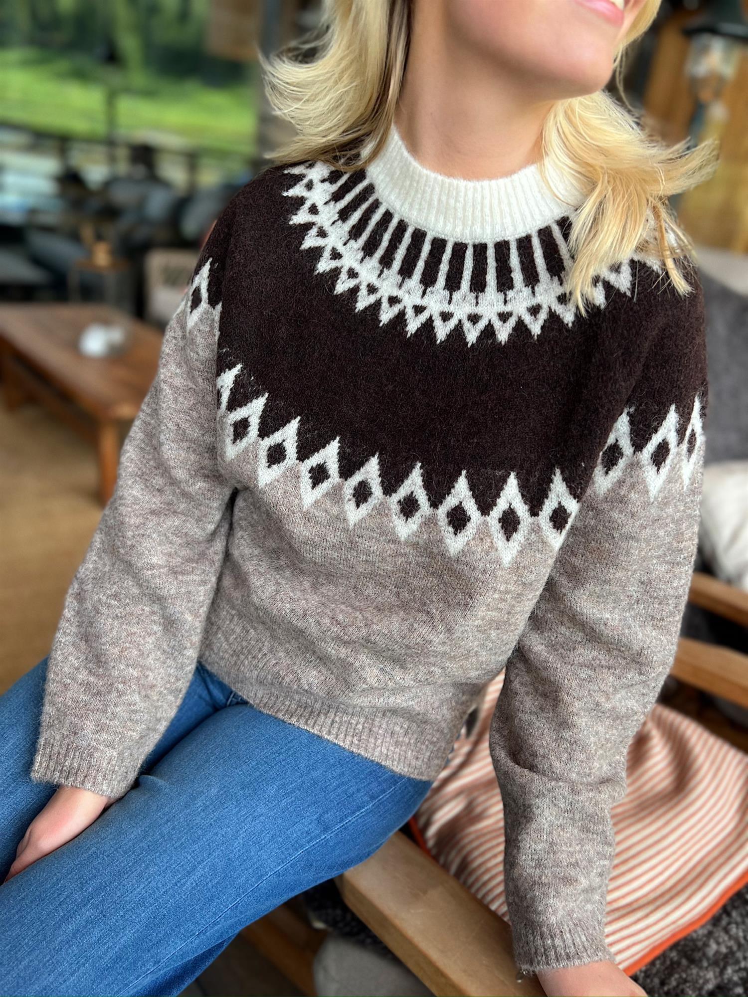 Annie Round Neck With Pattern