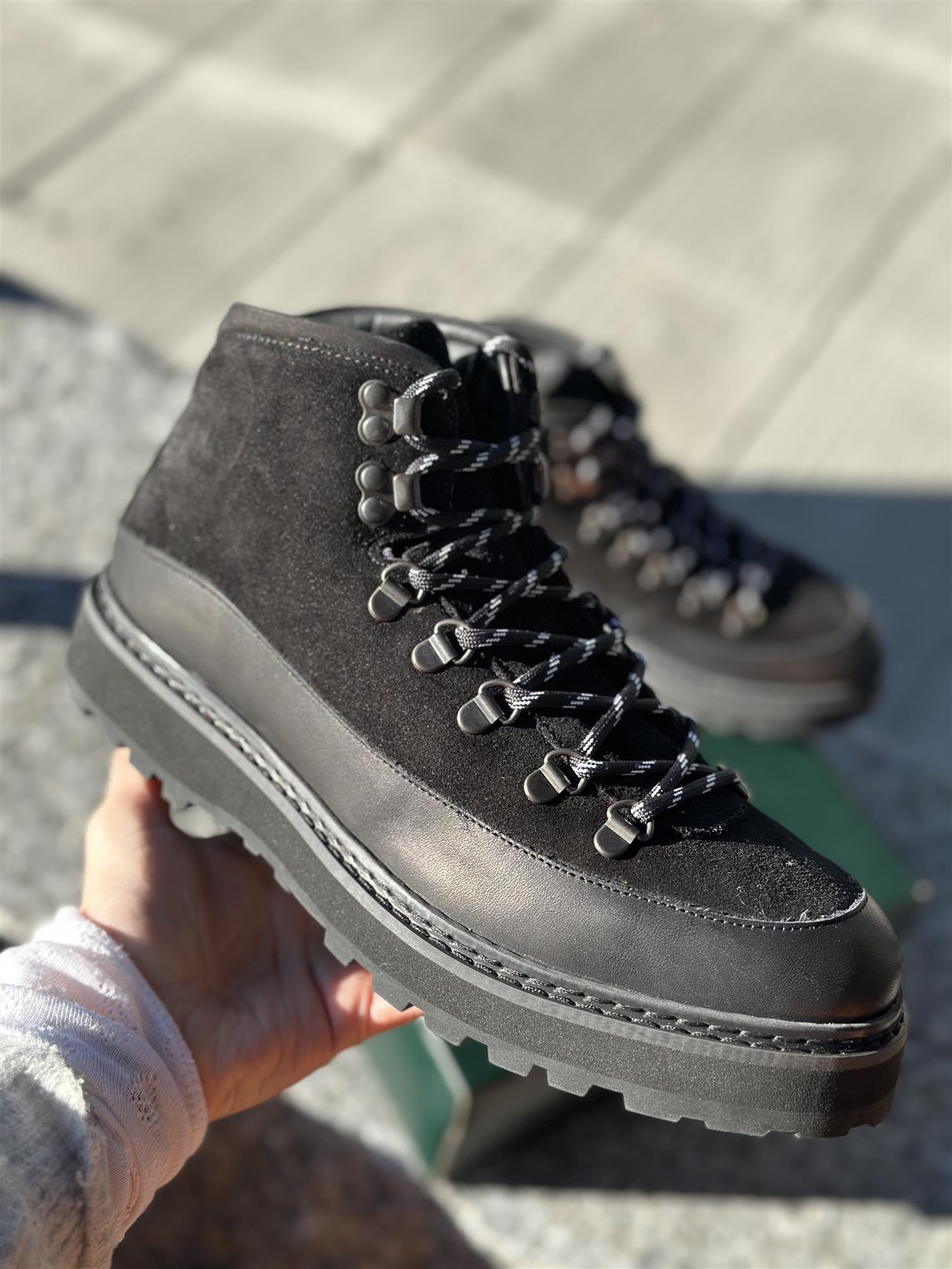 Hiking core cap suede