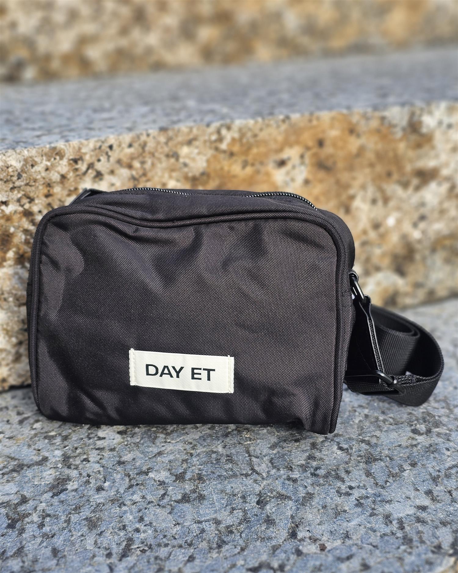 Day Gweneth RE-S CB boxy