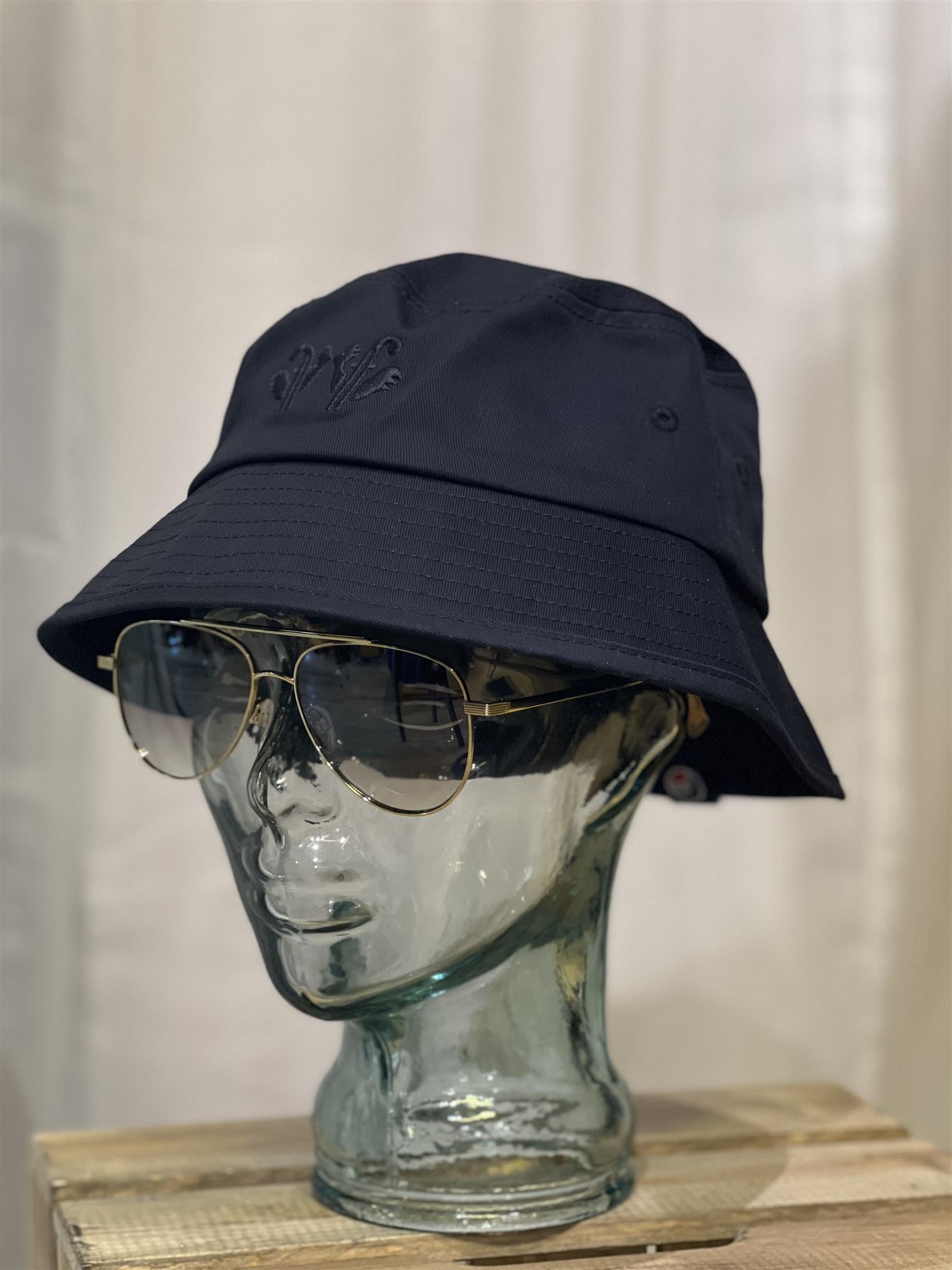 Chapeau F