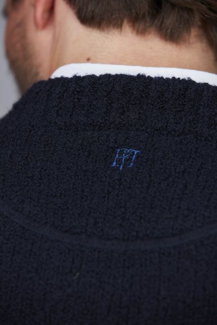 Vello logo knit