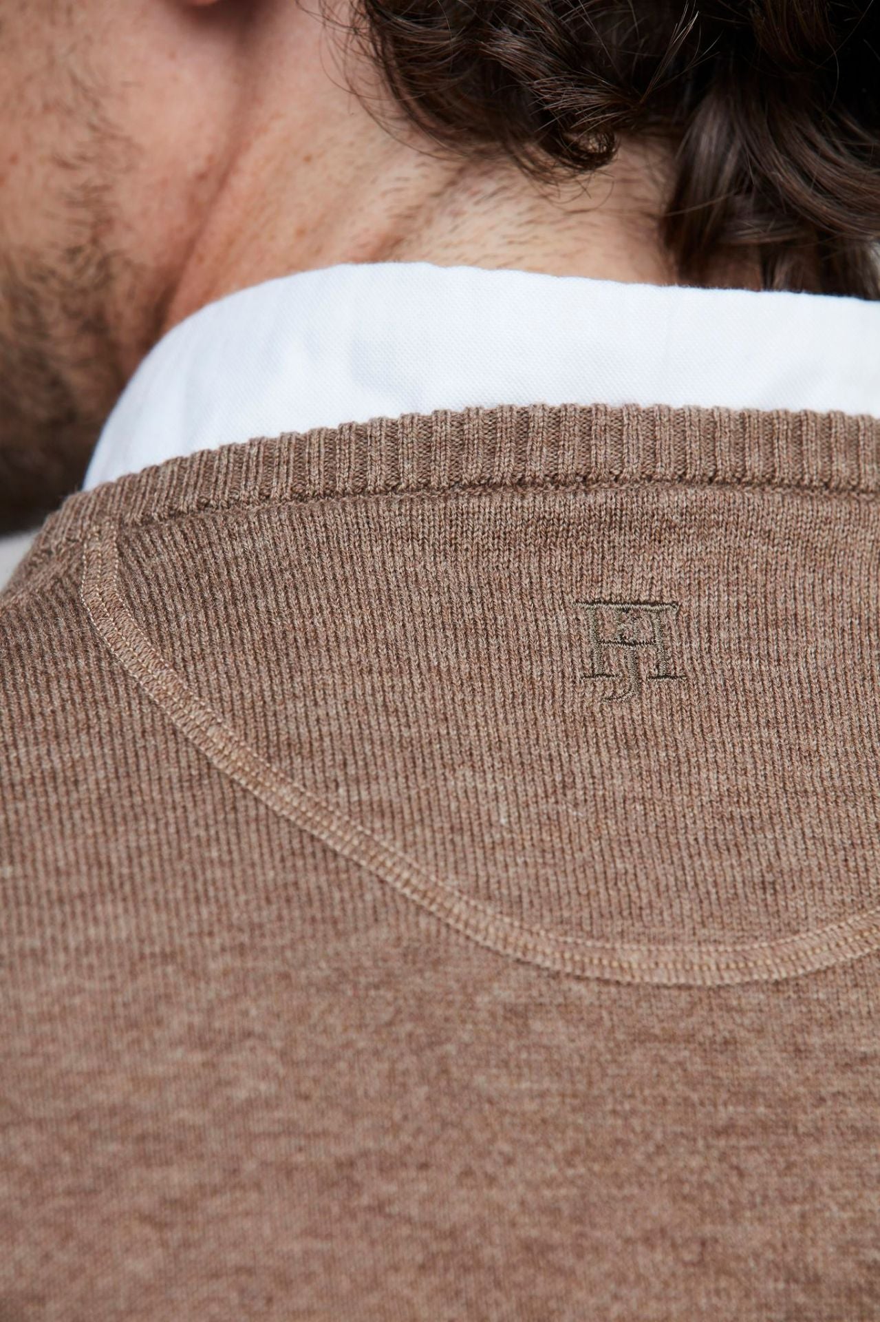 Crewneck sweater alcantara e-patch
